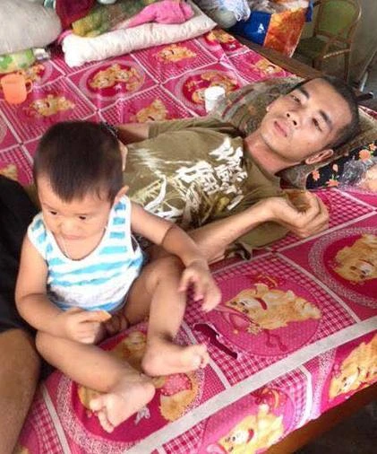 Anh Đạt nằm tại nhà